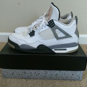 Sold Air Jordan Retro 4